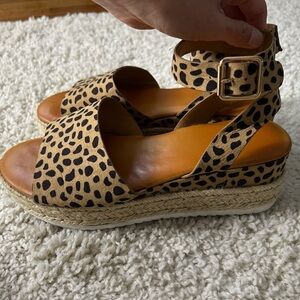 Women’s Size 8 Bamboo Leopard Print Platform Sandals